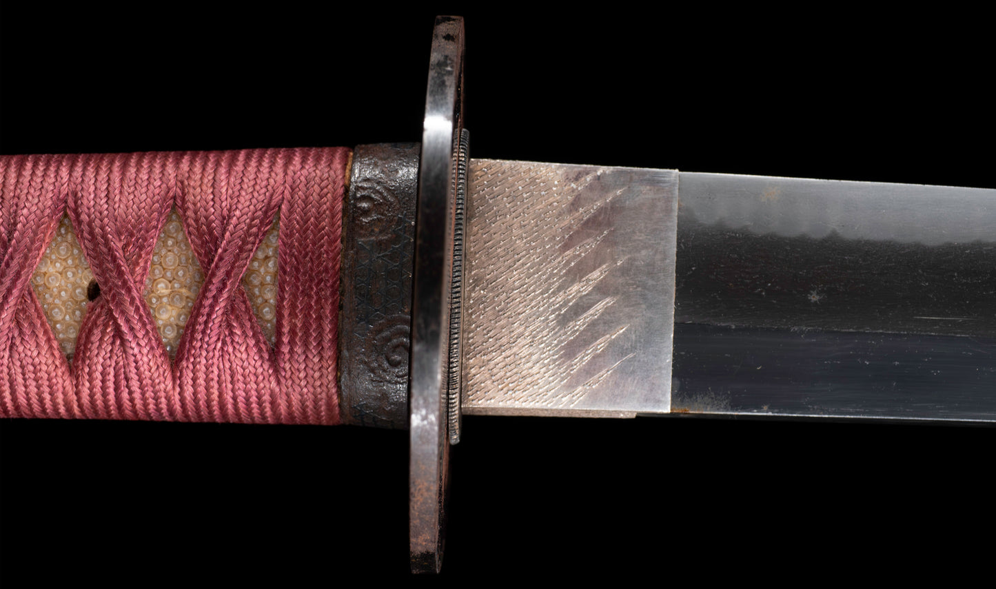 Katana antique japonais avec hamon gunome et koshirae noir roiro par Ichimune Nagamitsu