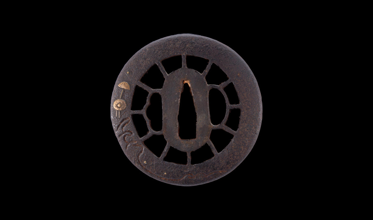 Antiker japanischer katana aus der Muromachi-Epoche, Kaifu zugeschrieben, mit durchbrochenem Eisen-Sukashi tsuba und Shakudō-Figuren fuchi-kashira - NBTHK Hozon