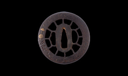 Antiker japanischer katana aus der Muromachi-Epoche, Kaifu zugeschrieben, mit durchbrochenem Eisen-Sukashi tsuba und Shakudō-Figuren fuchi-kashira - NBTHK Hozon