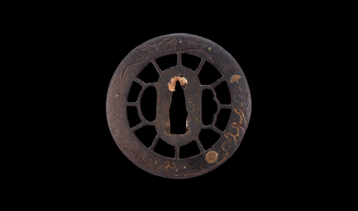Antiker japanischer katana aus der Muromachi-Epoche, Kaifu zugeschrieben, mit durchbrochenem Eisen-Sukashi tsuba und Shakudō-Figuren fuchi-kashira - NBTHK Hozon