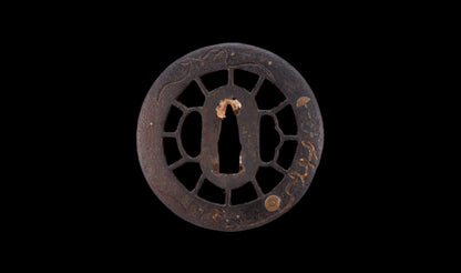 Antiker japanischer katana aus der Muromachi-Epoche, Kaifu zugeschrieben, mit durchbrochenem Eisen-Sukashi tsuba und Shakudō-Figuren fuchi-kashira - NBTHK Hozon