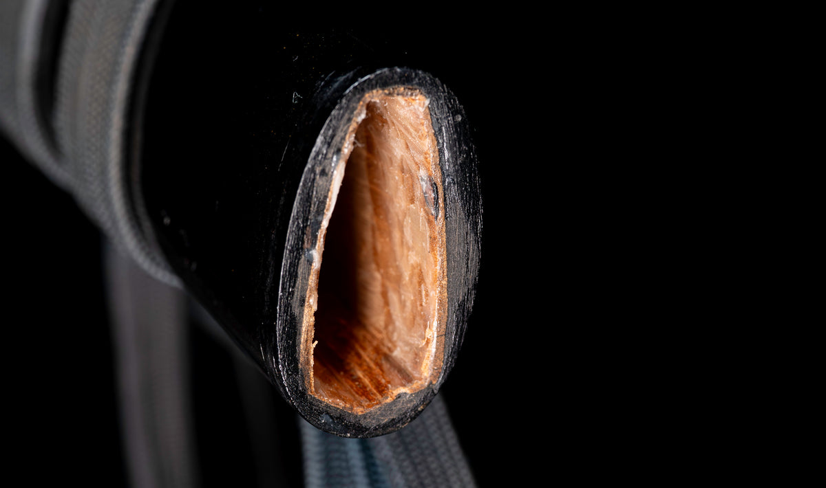 Antiker japanischer katana aus der Muromachi-Epoche, Kaifu zugeschrieben, mit durchbrochenem Eisen-Sukashi tsuba und Shakudō-Figuren fuchi-kashira - NBTHK Hozon