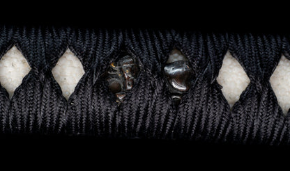 Antiker japanischer katana aus der Muromachi-Epoche, Kaifu zugeschrieben, mit durchbrochenem Eisen-Sukashi tsuba und Shakudō-Figuren fuchi-kashira - NBTHK Hozon