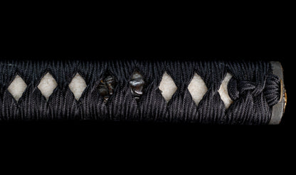 Antiker japanischer katana aus der Muromachi-Epoche, Kaifu zugeschrieben, mit durchbrochenem Eisen-Sukashi tsuba und Shakudō-Figuren fuchi-kashira - NBTHK Hozon