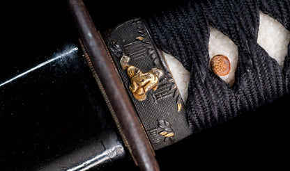 Antiker japanischer katana aus der Muromachi-Epoche, Kaifu zugeschrieben, mit durchbrochenem Eisen-Sukashi tsuba und Shakudō-Figuren fuchi-kashira - NBTHK Hozon