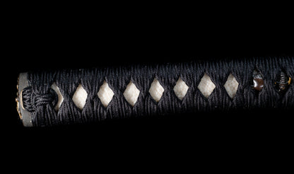 Antiker japanischer katana aus der Muromachi-Epoche, Kaifu zugeschrieben, mit durchbrochenem Eisen-Sukashi tsuba und Shakudō-Figuren fuchi-kashira - NBTHK Hozon