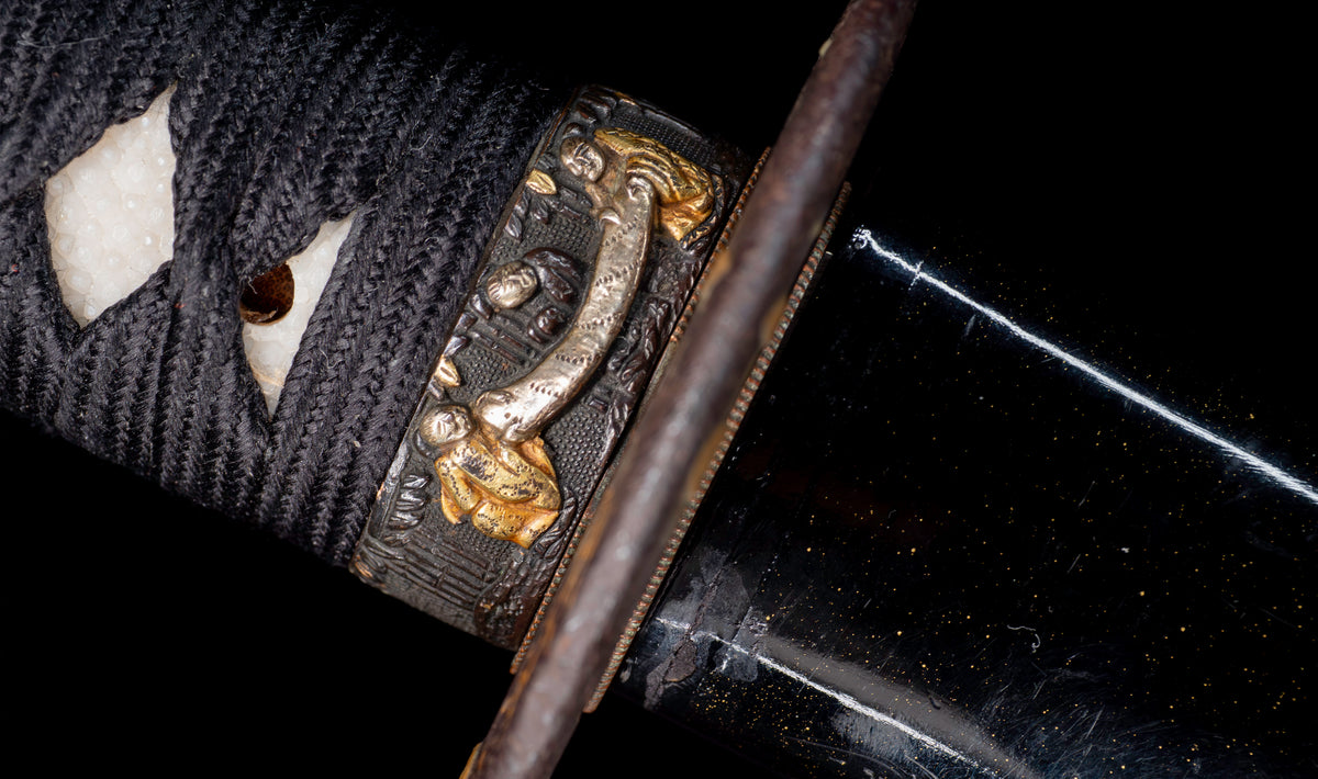 Antiker japanischer katana aus der Muromachi-Epoche, Kaifu zugeschrieben, mit durchbrochenem Eisen-Sukashi tsuba und Shakudō-Figuren fuchi-kashira - NBTHK Hozon