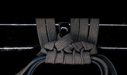 Antiker japanischer katana aus der Muromachi-Epoche, Kaifu zugeschrieben, mit durchbrochenem Eisen-Sukashi tsuba und Shakudō-Figuren fuchi-kashira - NBTHK Hozon