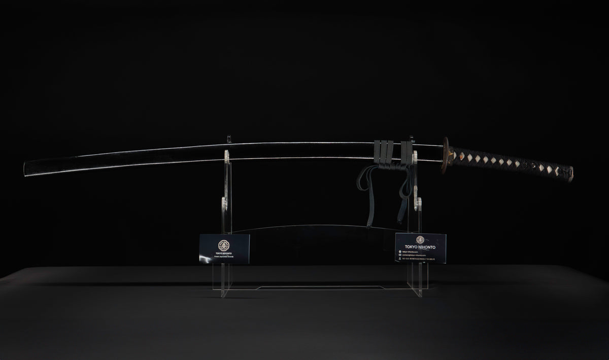Antiker japanischer katana aus der Muromachi-Epoche, Kaifu zugeschrieben, mit durchbrochenem Eisen-Sukashi tsuba und Shakudō-Figuren fuchi-kashira - NBTHK Hozon