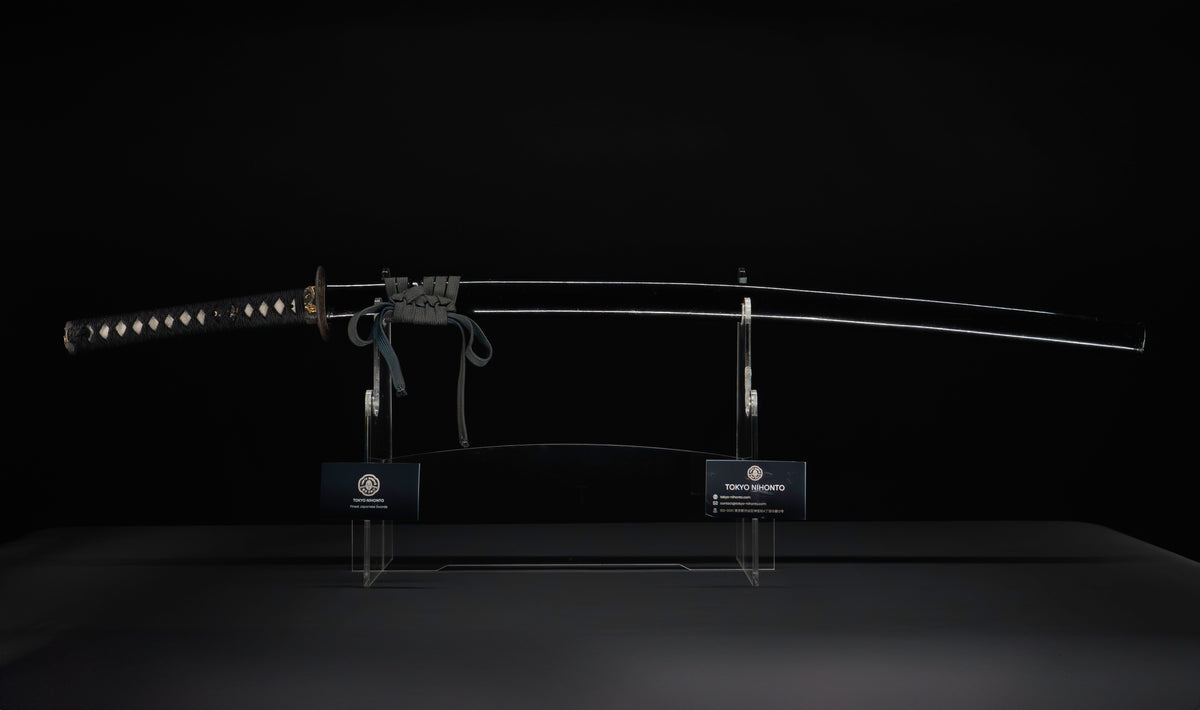 Antiker japanischer katana aus der Muromachi-Epoche, Kaifu zugeschrieben, mit durchbrochenem Eisen-Sukashi tsuba und Shakudō-Figuren fuchi-kashira - NBTHK Hozon
