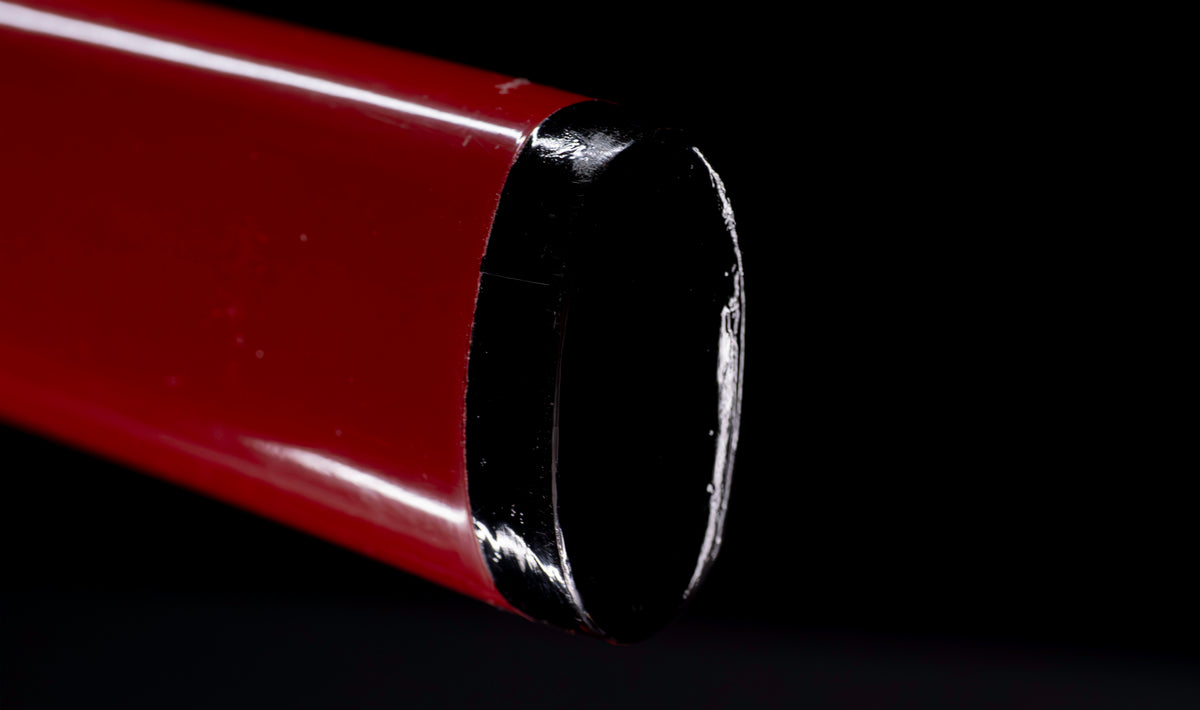 Antiker japanischer katana mit notare-gunome hamon, vergoldeten Drachenfiguren-menuki und roter Lackierter saya — Edo-Periode