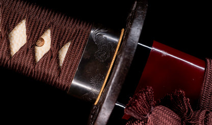 Antiker japanischer katana mit notare-gunome hamon, vergoldeten Drachenfiguren-menuki und roter Lackierter saya — Edo-Periode