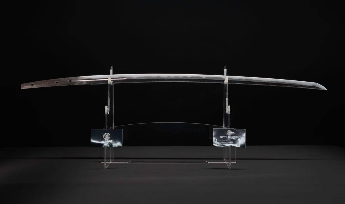 Antiker japanischer katana mit notare-gunome hamon, vergoldeten Drachenfiguren-menuki und roter Lackierter saya — Edo-Periode