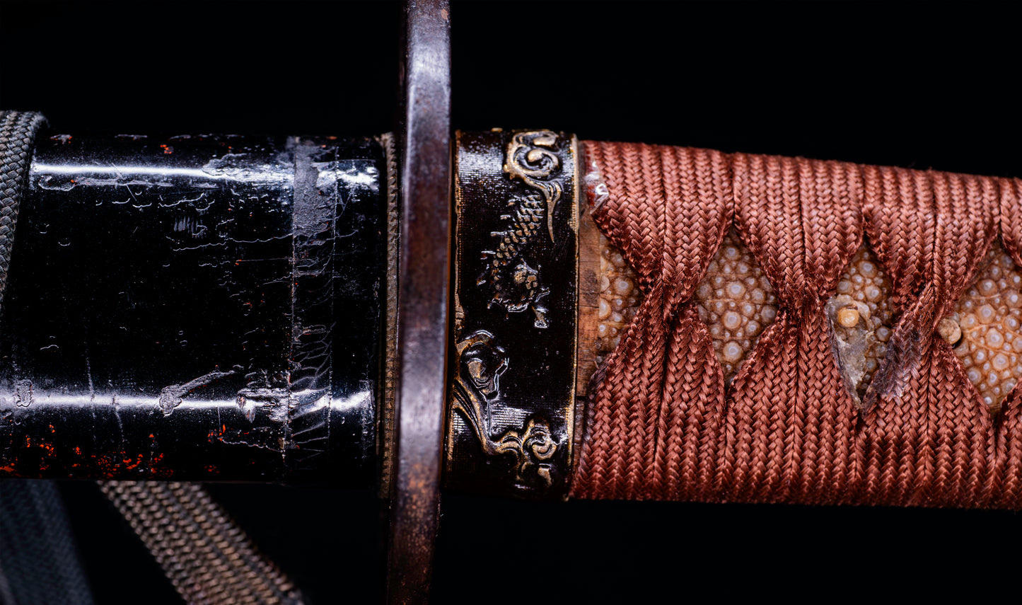 Katana japonesa antigua firmada Kojima Katsumasa con tsuba de hierro tipo paisaje
