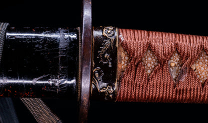 Katana japonesa antigua firmada Kojima Katsumasa con tsuba de hierro tipo paisaje