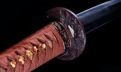Katana japonesa antigua firmada Kojima Katsumasa con tsuba de hierro tipo paisaje