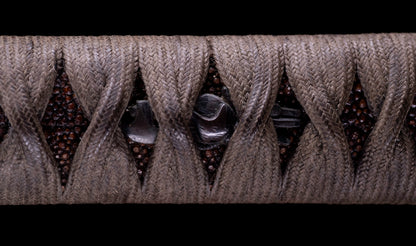 Katana japonesa antigua, tsuba Ave acuática firmado Awataguchi