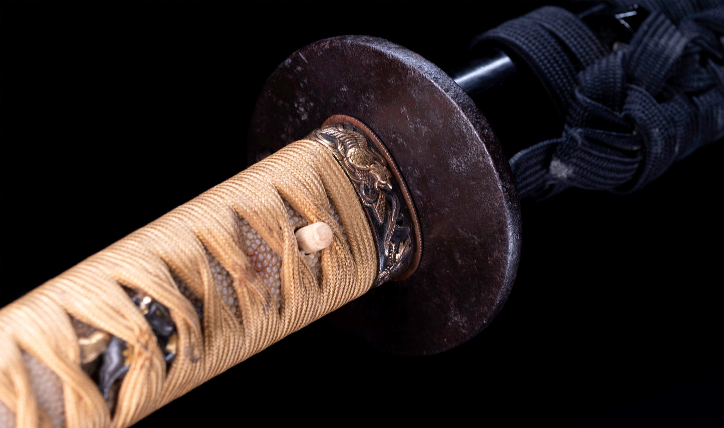 Katana japonesa antigua de Kaifu con doble Hozon y tsuba Gunbai de Myōchin
