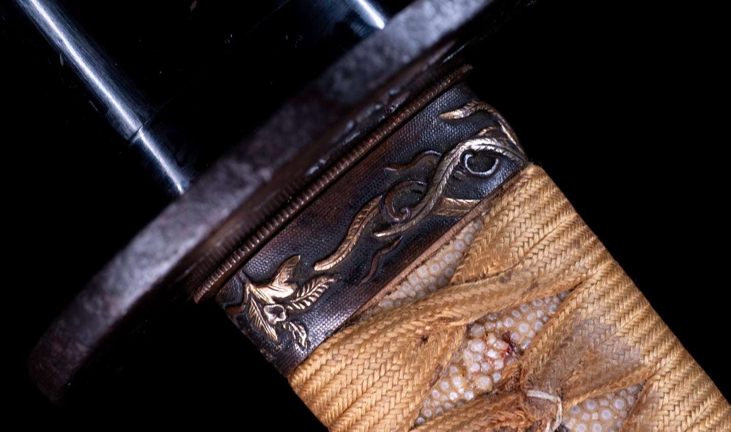 Katana japonesa antigua de Kaifu con doble Hozon y tsuba Gunbai de Myōchin