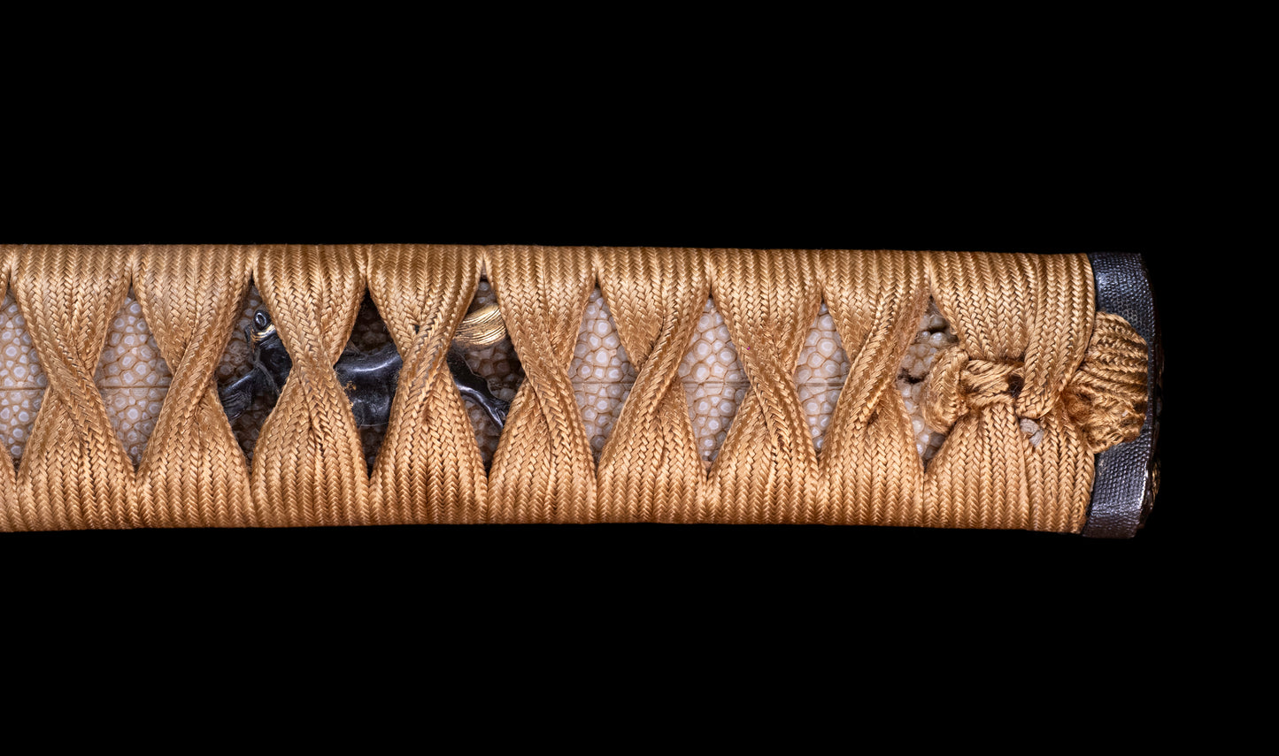 Katana japonesa antigua de Kaifu con doble Hozon y tsuba Gunbai de Myōchin