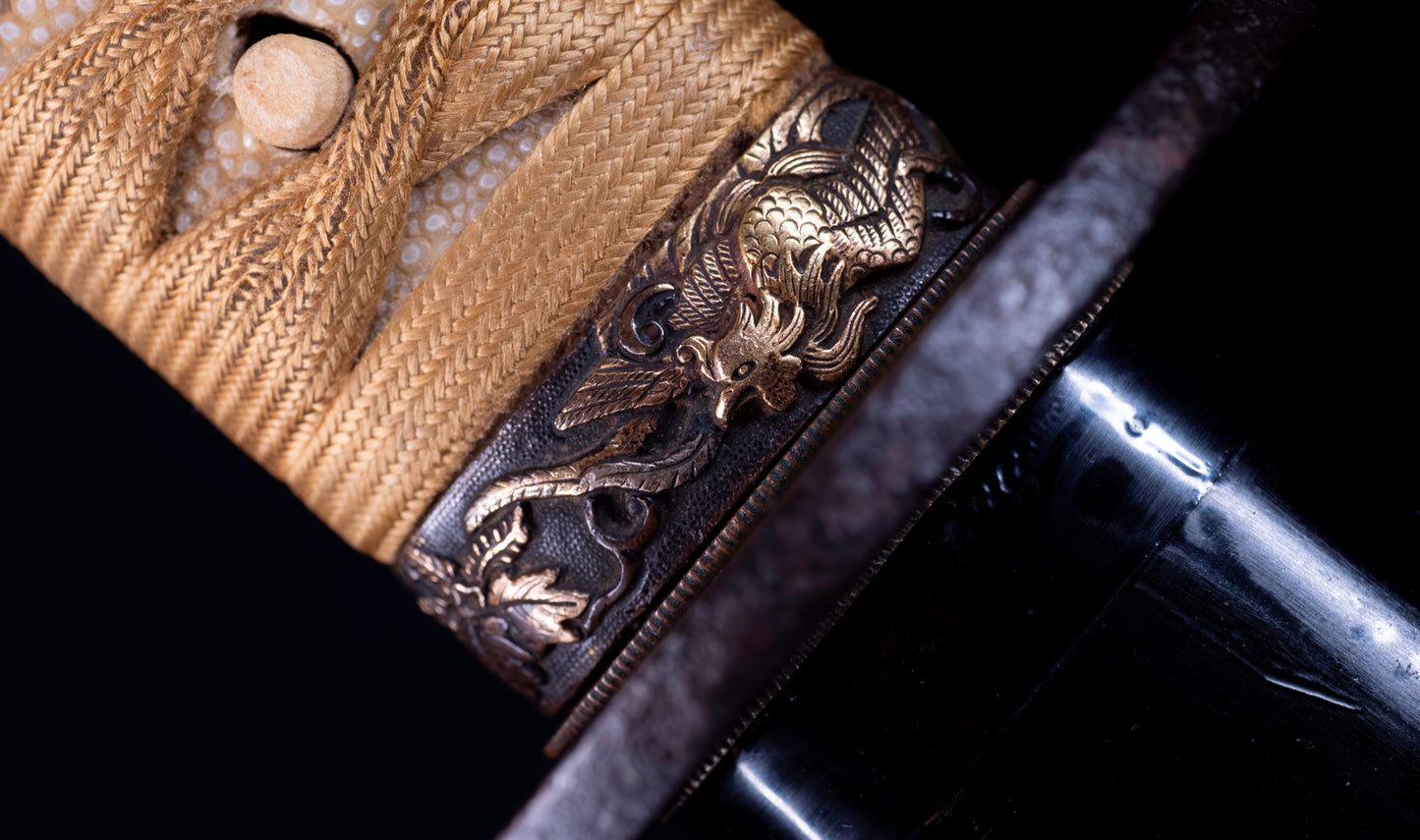 Katana japonesa antigua de Kaifu con doble Hozon y tsuba Gunbai de Myōchin