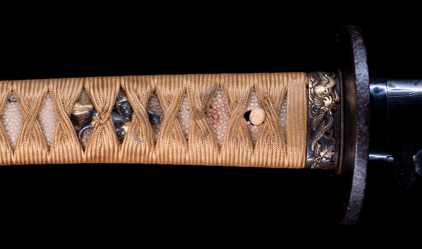 Katana japonesa antigua de Kaifu con doble Hozon y tsuba Gunbai de Myōchin