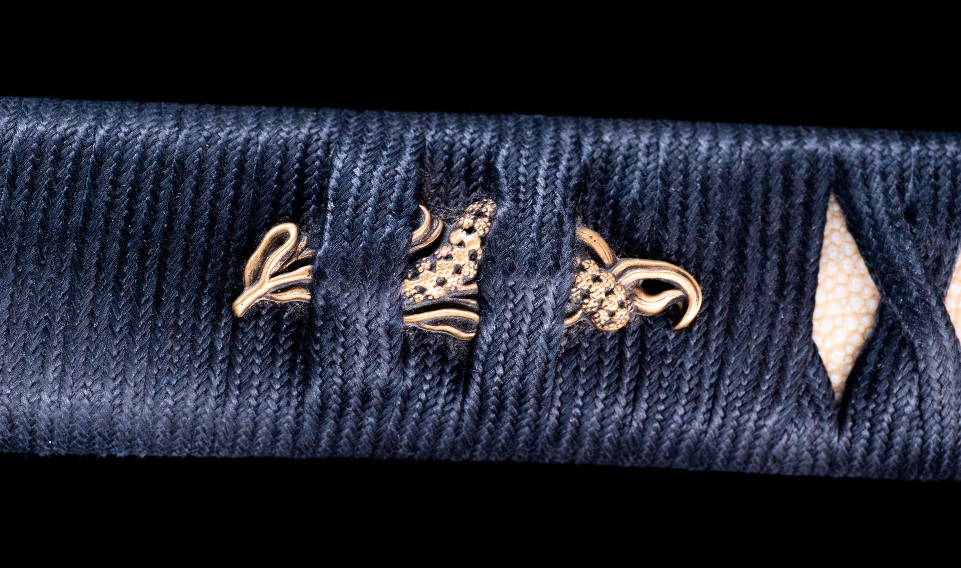 Antique Japanese Katana Sword with Notare-Gunome Hamon signed Ishidō Teruhide — 10th Generation Ishidō School — Tamahagane
