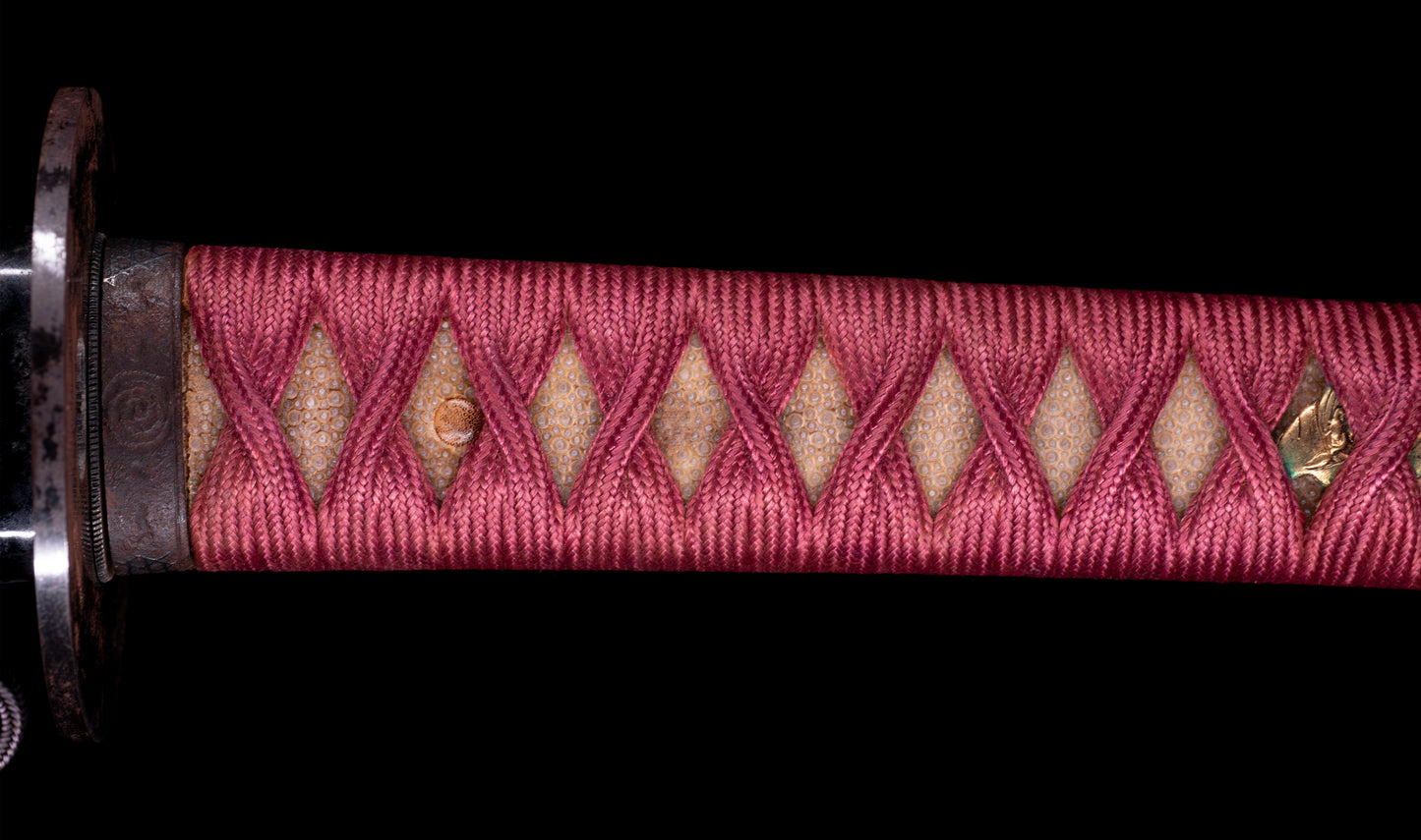 Antiker japanischer Katana mit Gunome Hamon und schwarzem Roiro Koshirae von Ichimune Nagamitsu