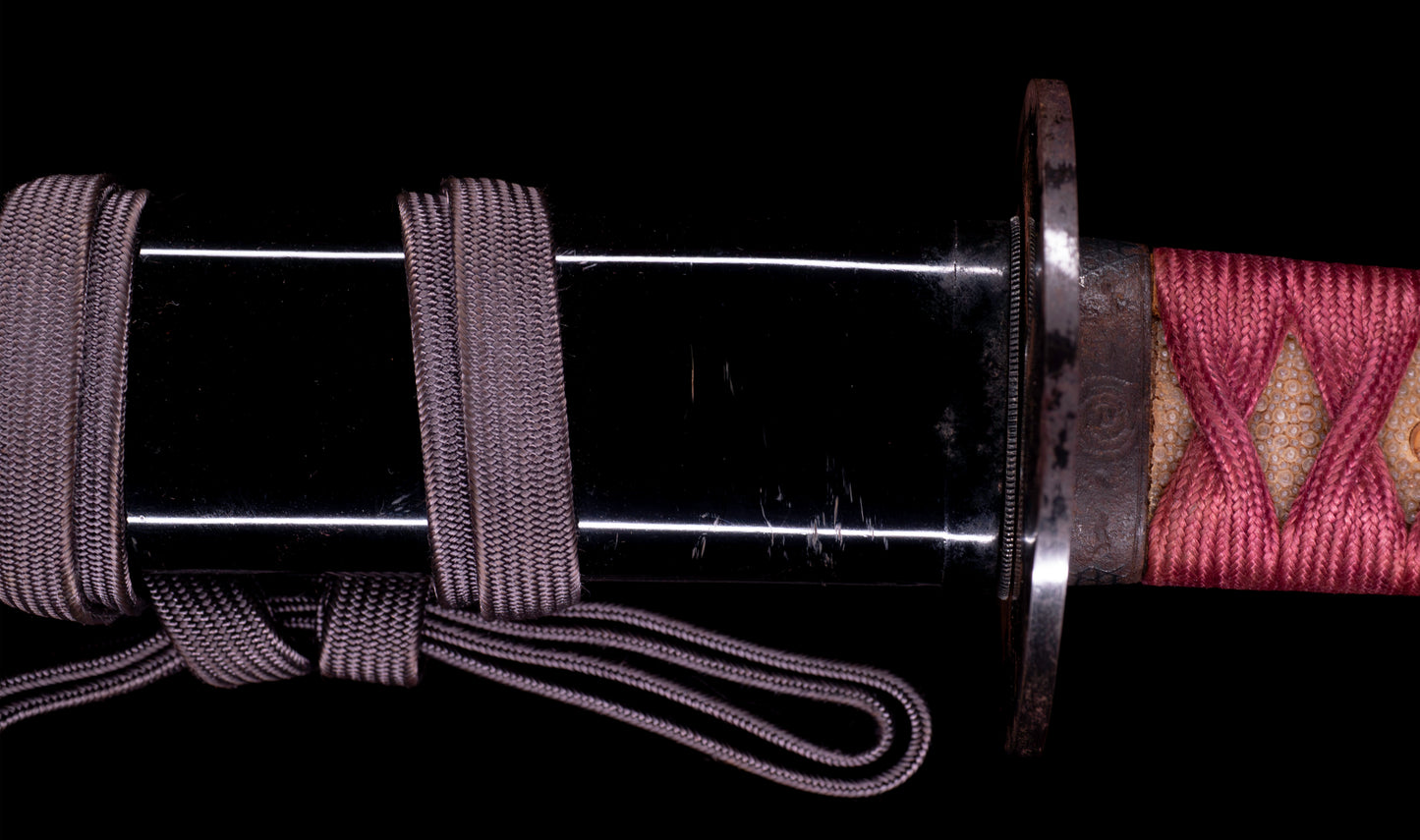 Antiker japanischer Katana mit Gunome Hamon und schwarzem Roiro Koshirae von Ichimune Nagamitsu