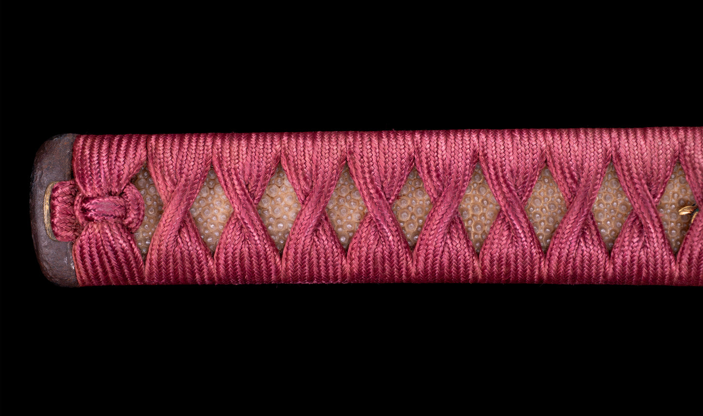 Antiker japanischer Katana mit Gunome Hamon und schwarzem Roiro Koshirae von Ichimune Nagamitsu