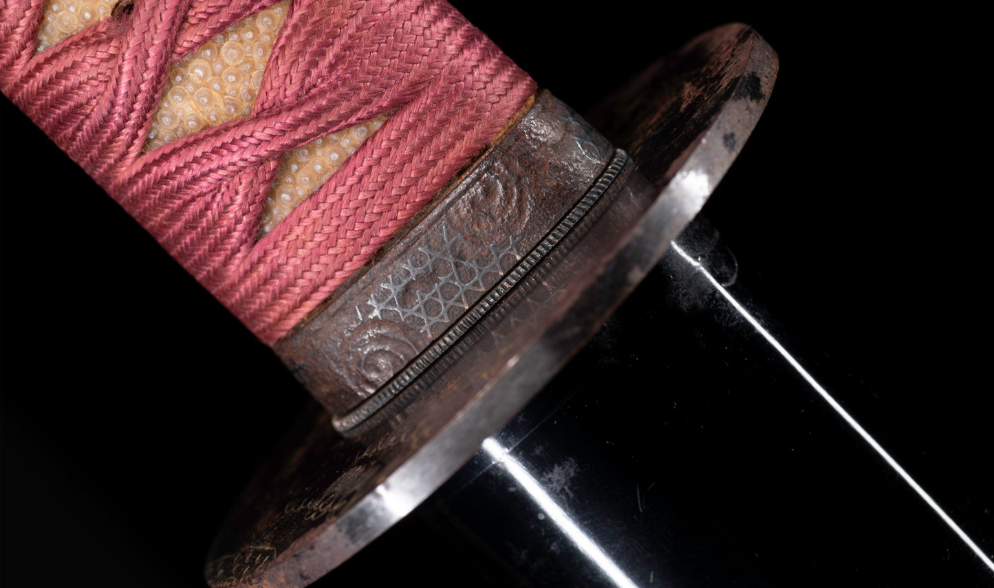 Antiker japanischer Katana mit Gunome Hamon und schwarzem Roiro Koshirae von Ichimune Nagamitsu