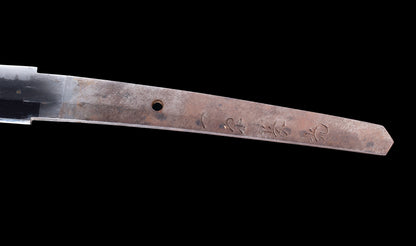 Antiker japanischer Katana mit Gunome Hamon und schwarzem Roiro Koshirae von Ichimune Nagamitsu