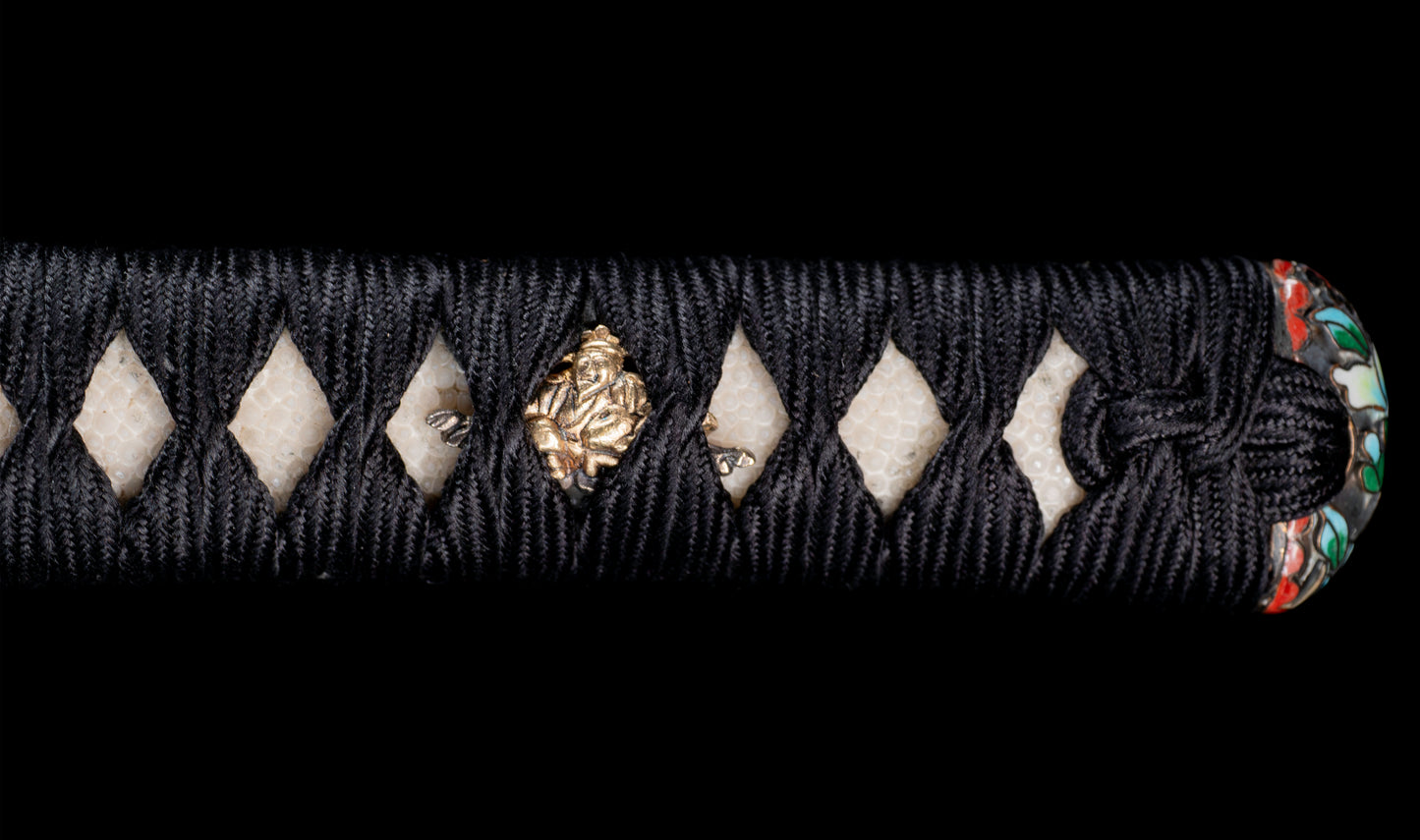 Katana antique japonais par Tanba-no-kami Terukado avec saya à laque dorée, tsuba en fer mokkō et hamon notare - NBTHK Hozon
