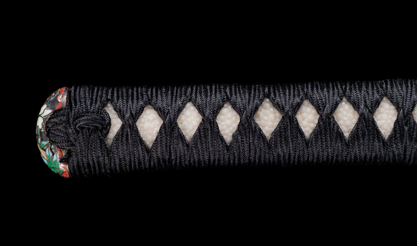 Katana antique japonais par Tanba-no-kami Terukado avec saya à laque dorée, tsuba en fer mokkō et hamon notare - NBTHK Hozon
