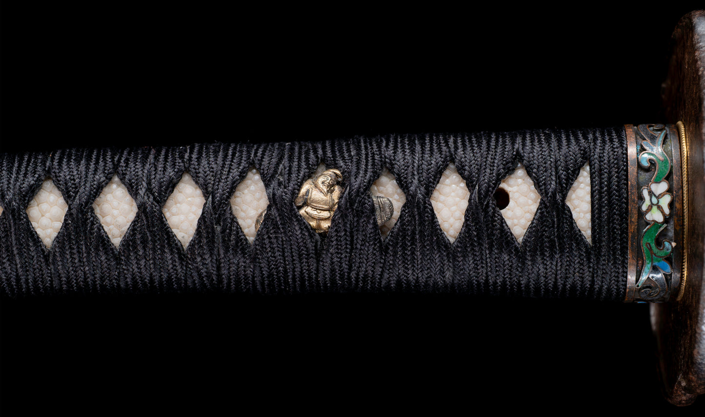Katana antique japonais par Tanba-no-kami Terukado avec saya à laque dorée, tsuba en fer mokkō et hamon notare - NBTHK Hozon