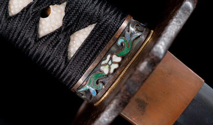 Katana antique japonais par Tanba-no-kami Terukado avec saya à laque dorée, tsuba en fer mokkō et hamon notare - NBTHK Hozon