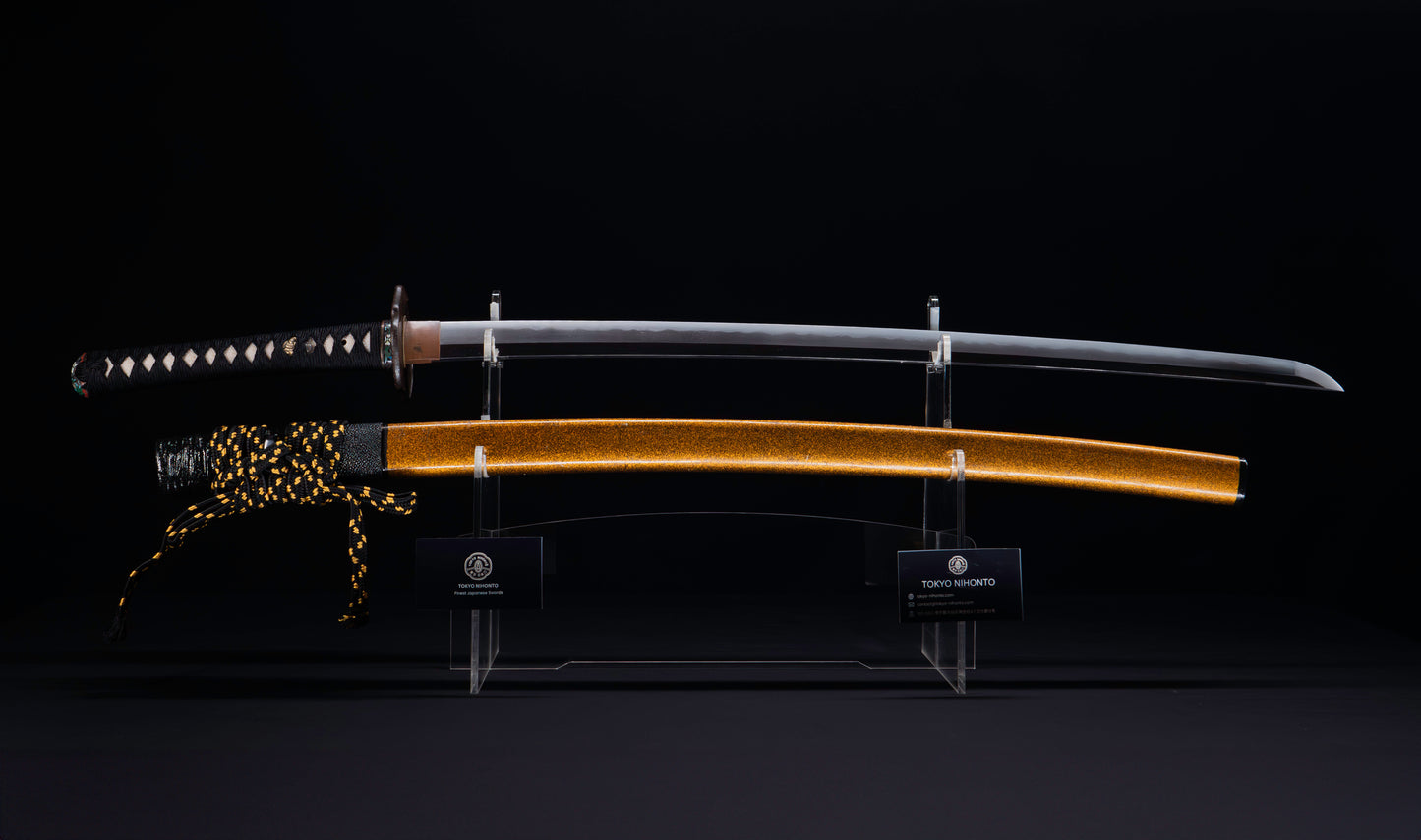 Katana antique japonais par Tanba-no-kami Terukado avec saya à laque dorée, tsuba en fer mokkō et hamon notare - NBTHK Hozon