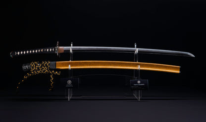 Katana antique japonais par Tanba-no-kami Terukado avec saya à laque dorée, tsuba en fer mokkō et hamon notare - NBTHK Hozon