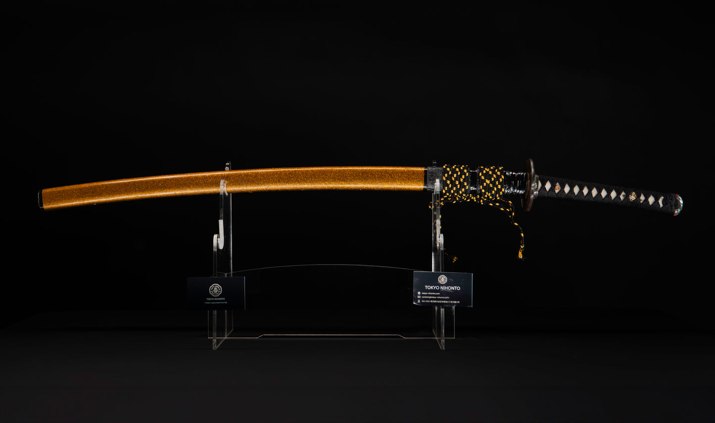 Katana antique japonais par Tanba-no-kami Terukado avec saya à laque dorée, tsuba en fer mokkō et hamon notare - NBTHK Hozon