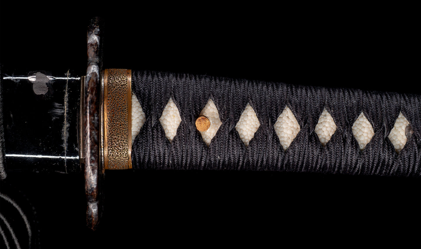 Katana japonais antique, signé Jumyo à lame ubu avec koshirae noir roiro - NBTHK Hozon