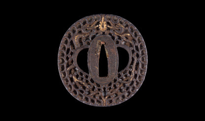 Antiguo katana japonés con hamon gunome, tsuba de hierro namban y menuki karashishi dorados atribuido a Taira Takada - NBTHK Hozon