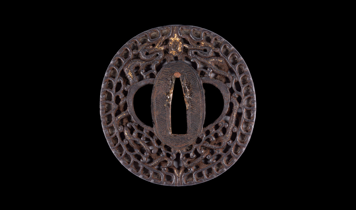 Antiguo katana japonés con hamon gunome, tsuba de hierro namban y menuki karashishi dorados atribuido a Taira Takada - NBTHK Hozon