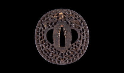 Antiguo katana japonés con hamon gunome, tsuba de hierro namban y menuki karashishi dorados atribuido a Taira Takada - NBTHK Hozon