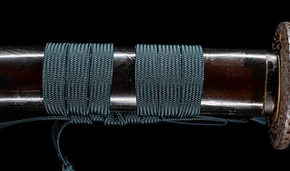 Antiguo katana japonés con hamon gunome, tsuba de hierro namban y menuki karashishi dorados atribuido a Taira Takada - NBTHK Hozon