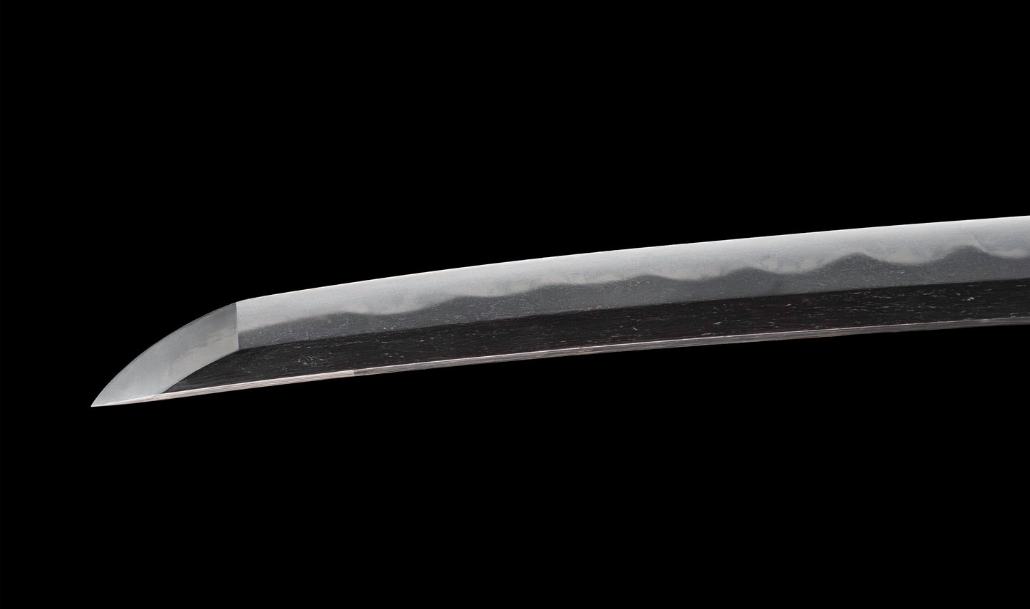 Antiguo katana japonés con hamon gunome, tsuba de hierro namban y menuki karashishi dorados atribuido a Taira Takada - NBTHK Hozon