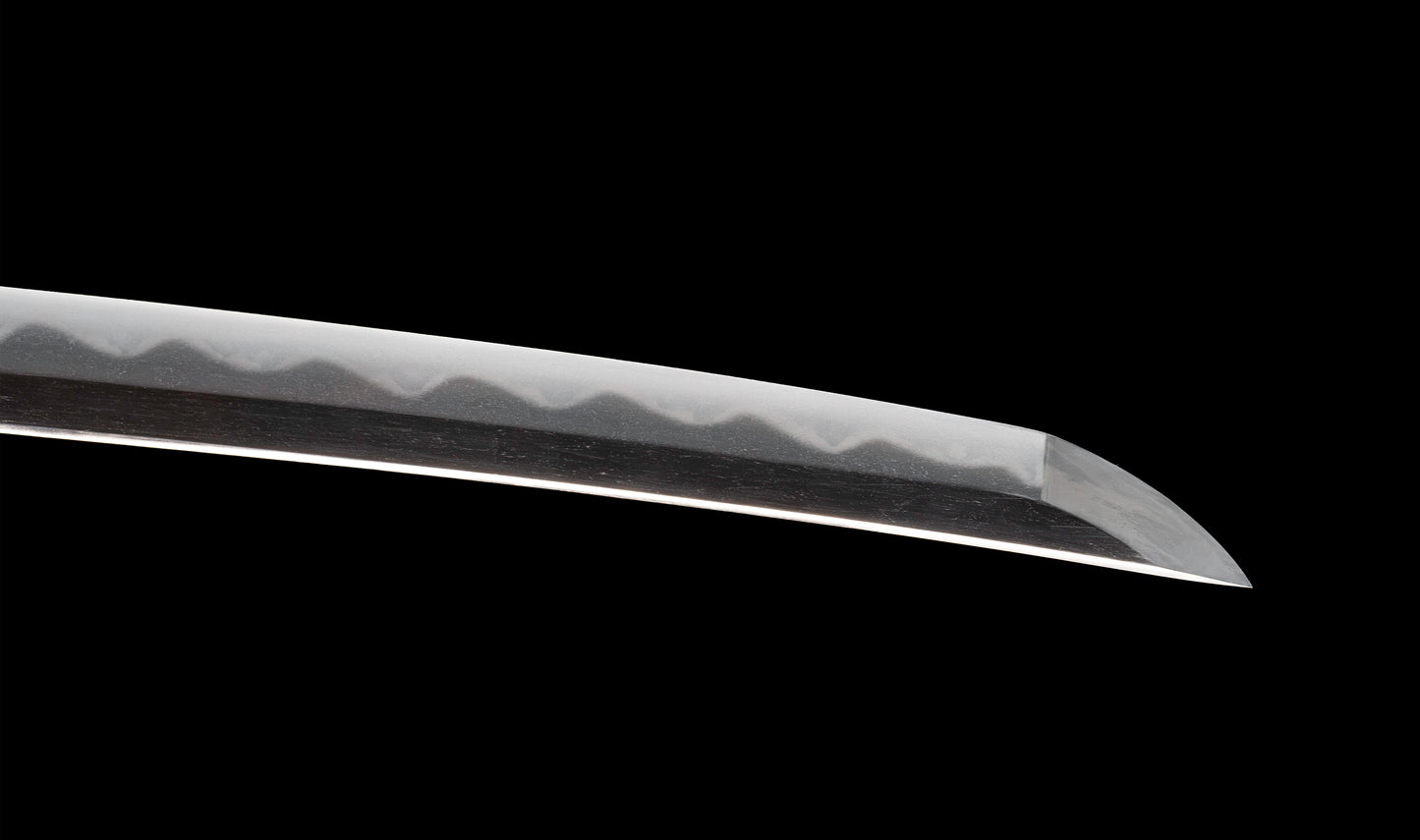 Antiguo katana japonés con hamon gunome, tsuba de hierro namban y menuki karashishi dorados atribuido a Taira Takada - NBTHK Hozon