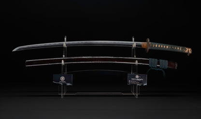Antiguo katana japonés con hamon gunome, tsuba de hierro namban y menuki karashishi dorados atribuido a Taira Takada - NBTHK Hozon