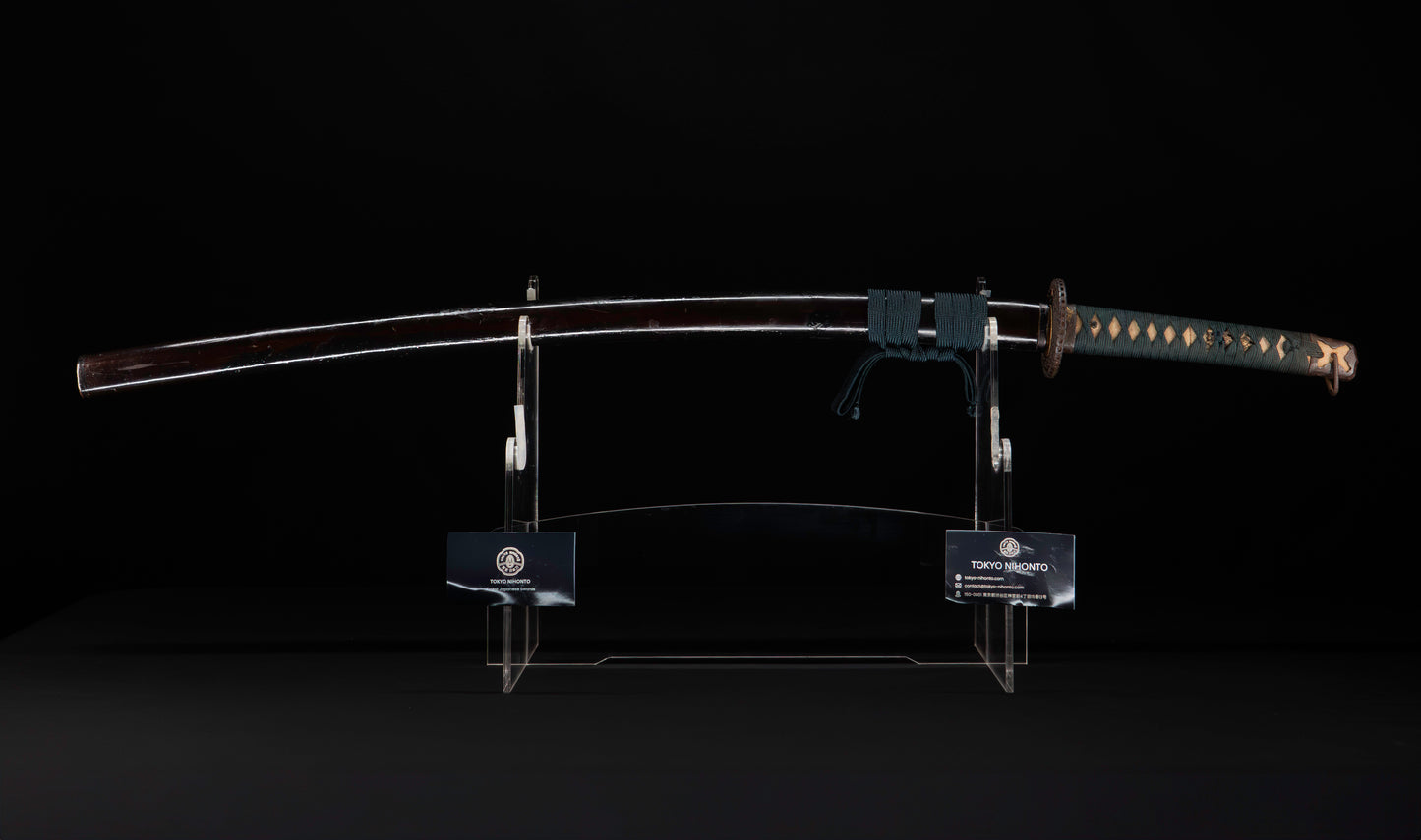 Antiguo katana japonés con hamon gunome, tsuba de hierro namban y menuki karashishi dorados atribuido a Taira Takada - NBTHK Hozon