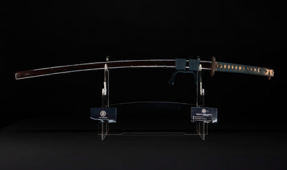 Antiguo katana japonés con hamon gunome, tsuba de hierro namban y menuki karashishi dorados atribuido a Taira Takada - NBTHK Hozon