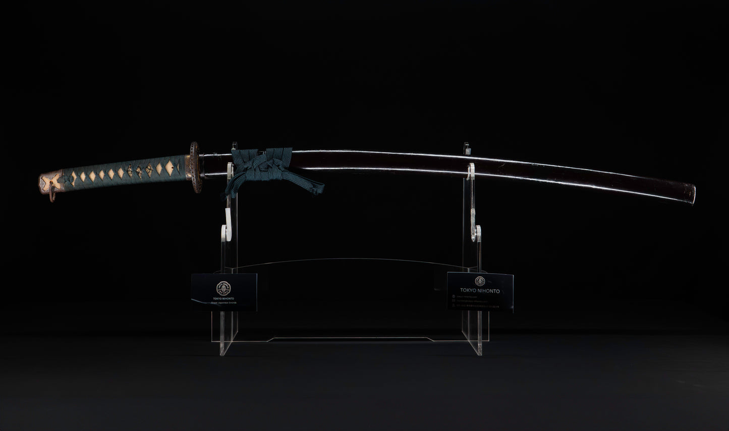 Antiguo katana japonés con hamon gunome, tsuba de hierro namban y menuki karashishi dorados atribuido a Taira Takada - NBTHK Hozon